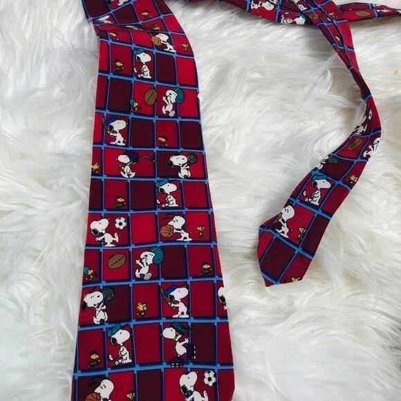 Snoopy Cartoon Peanuts Sports Tie - Picture 3 of 3